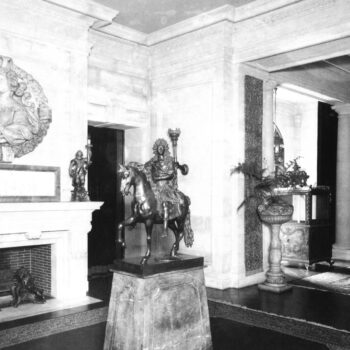 Photo of Blairsden Estate room with statue